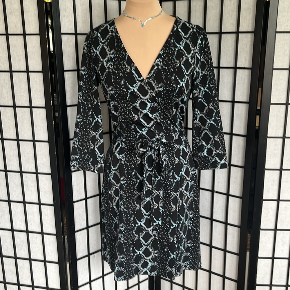 Diane Von Furstenburg Blue & White Print on Black Background Wrap Dress 8